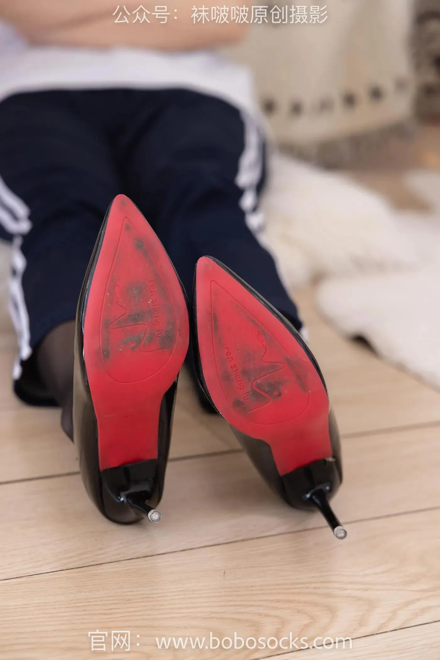 [BoBoSocks袜啵啵]NO.135 小甜豆-高跟鞋、黑丝（脚尖透明款）、裸足 [140P]插图4